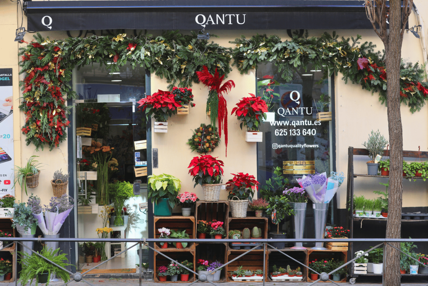 Fachada de Qantu Quality Flowers en Fernández de los Ríos 61, Madrid